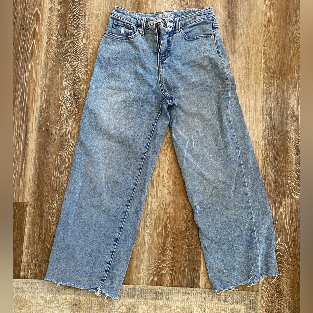 Wild Fable High Rise Jeans. Used, Good Condition. Size 4.